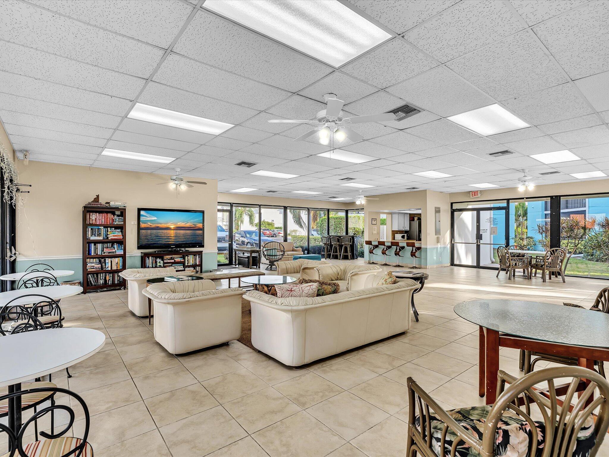 TOWN & COUNTRY ESTATES CO - Residential