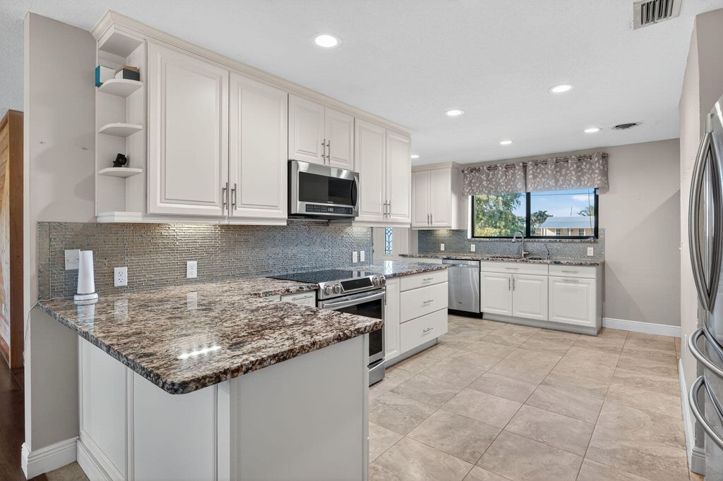 Photo of 1732 SE Avenue J, Belle Glade, FL 33430 (MLS # R11133591)