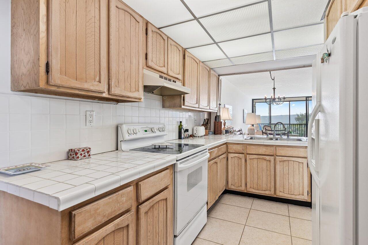 13 Royal Palm Way Unit 602