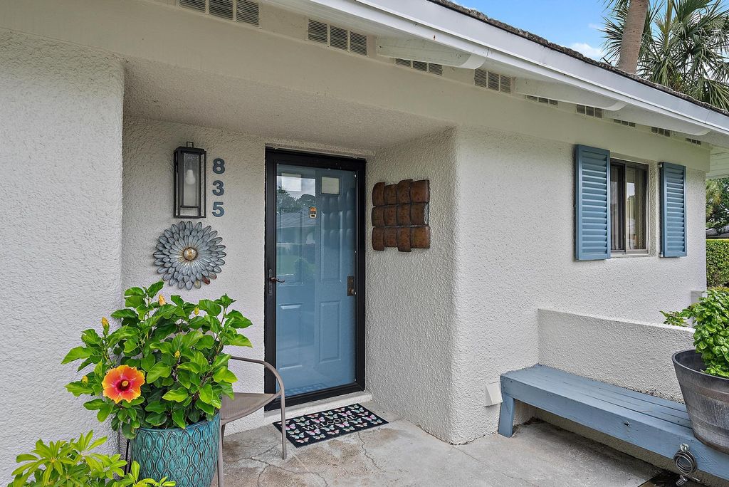 Photo of 835 Club Drive, Palm Beach Gardens, FL 33418 (MLS # R11162240)