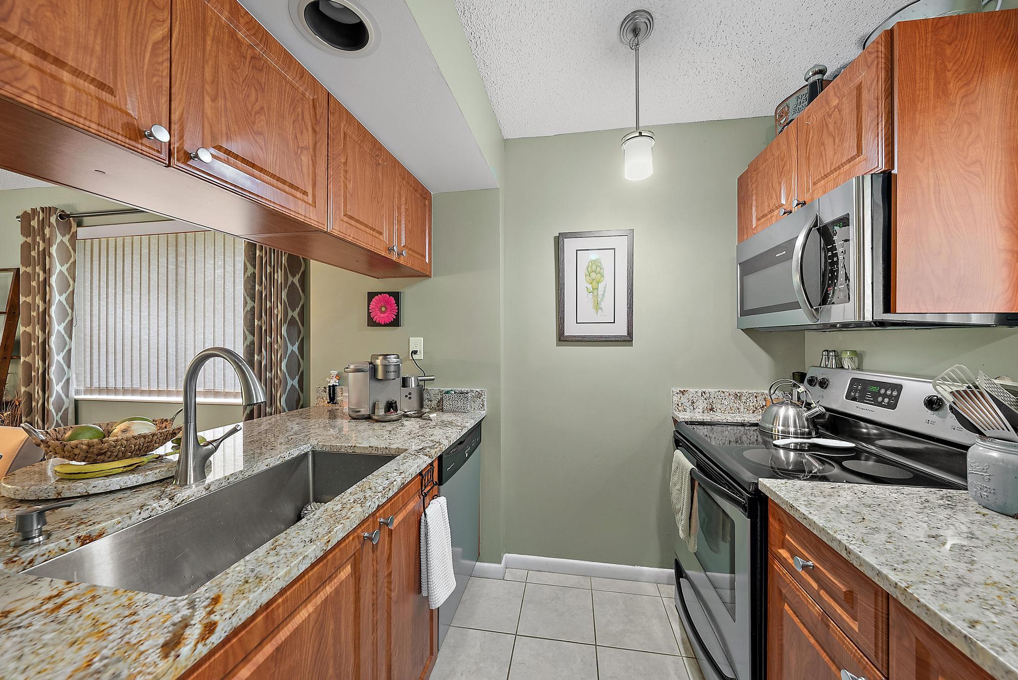 PGA CLUB COTTAGES - Residential Lease