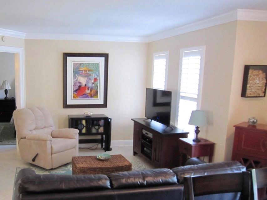 1060 Lake Shore Drive 206