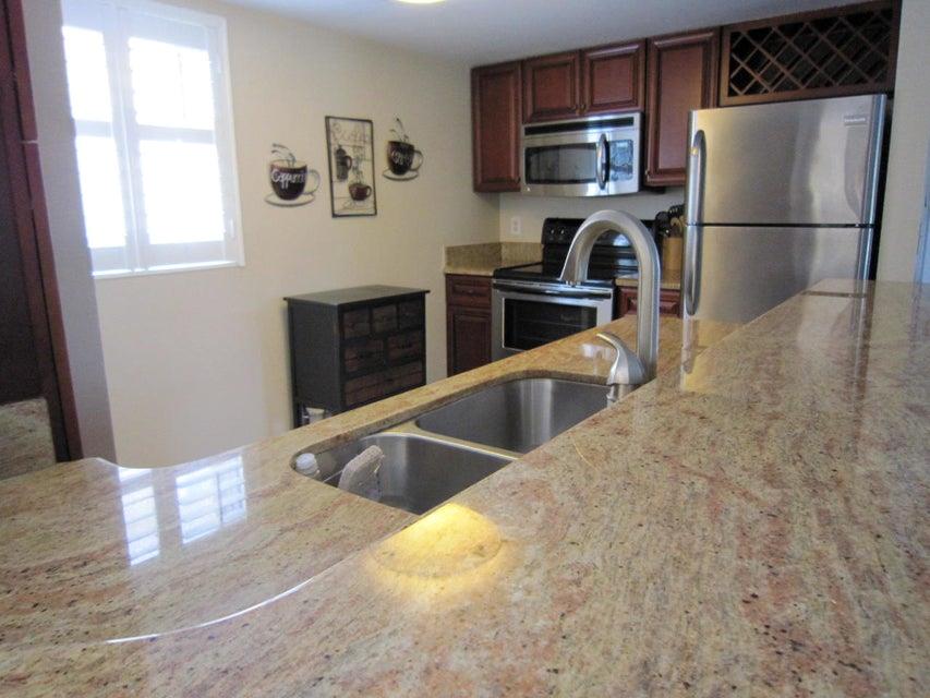 1060 Lake Shore Drive 206