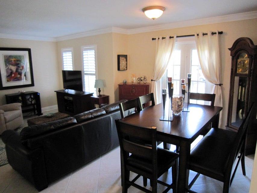 1060 Lake Shore Drive 206