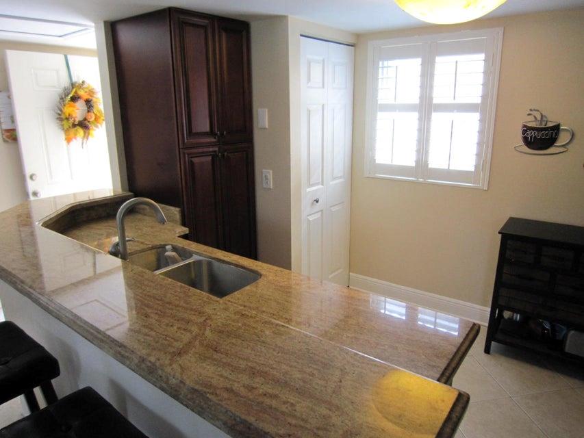 1060 Lake Shore Drive 206