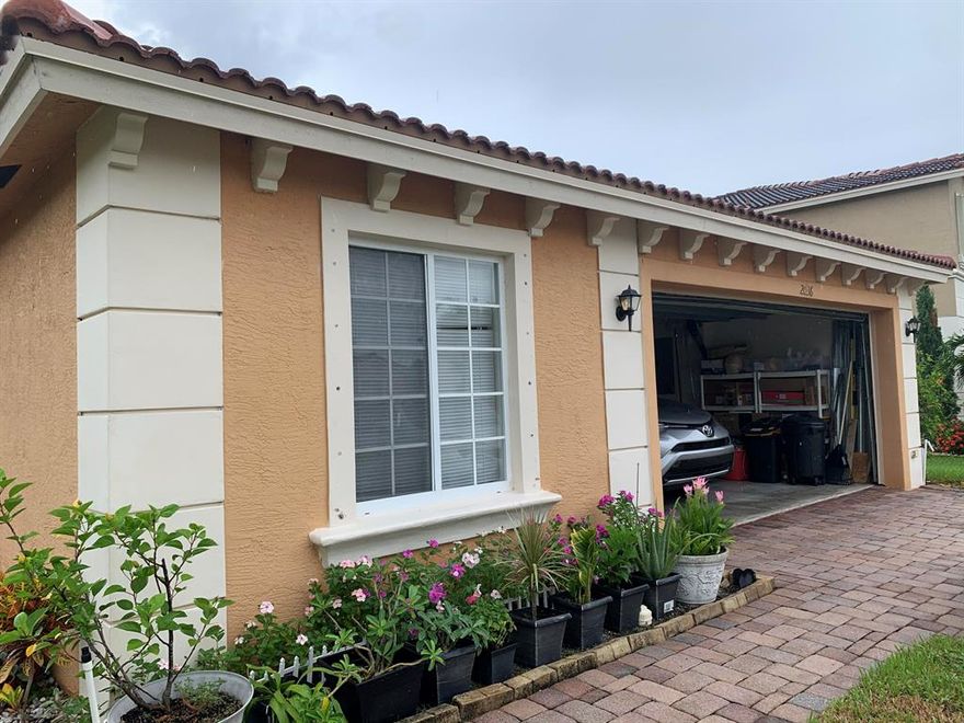 BEATIFULL ,NICELY MAINTAINED 4 BEDROOM 2 BATH HOME ON PRESERVE .NEWER A/C AND HOT WATER HEATER BOTH WERE REPLACED SINCE 2017.FRESHLY PAINTED INSIDE, WITH UPGRADES OF GRANITE KITCHEN, TILE THRU OUT ENTIRE HOUSE & MORE. OPEN FLOOR PLAN LAYOUT .OWNER MOTIVATED.