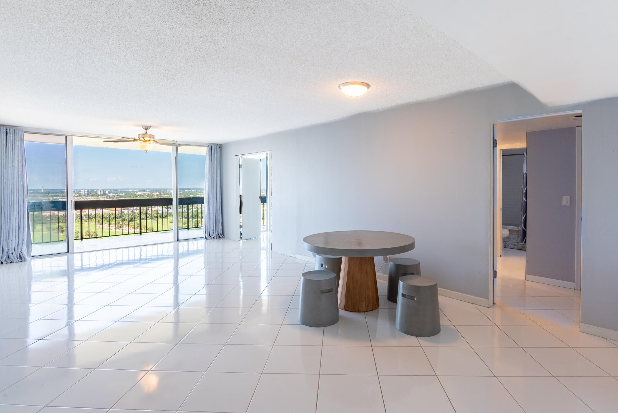 2400 PRESIDENTIAL Way PH6