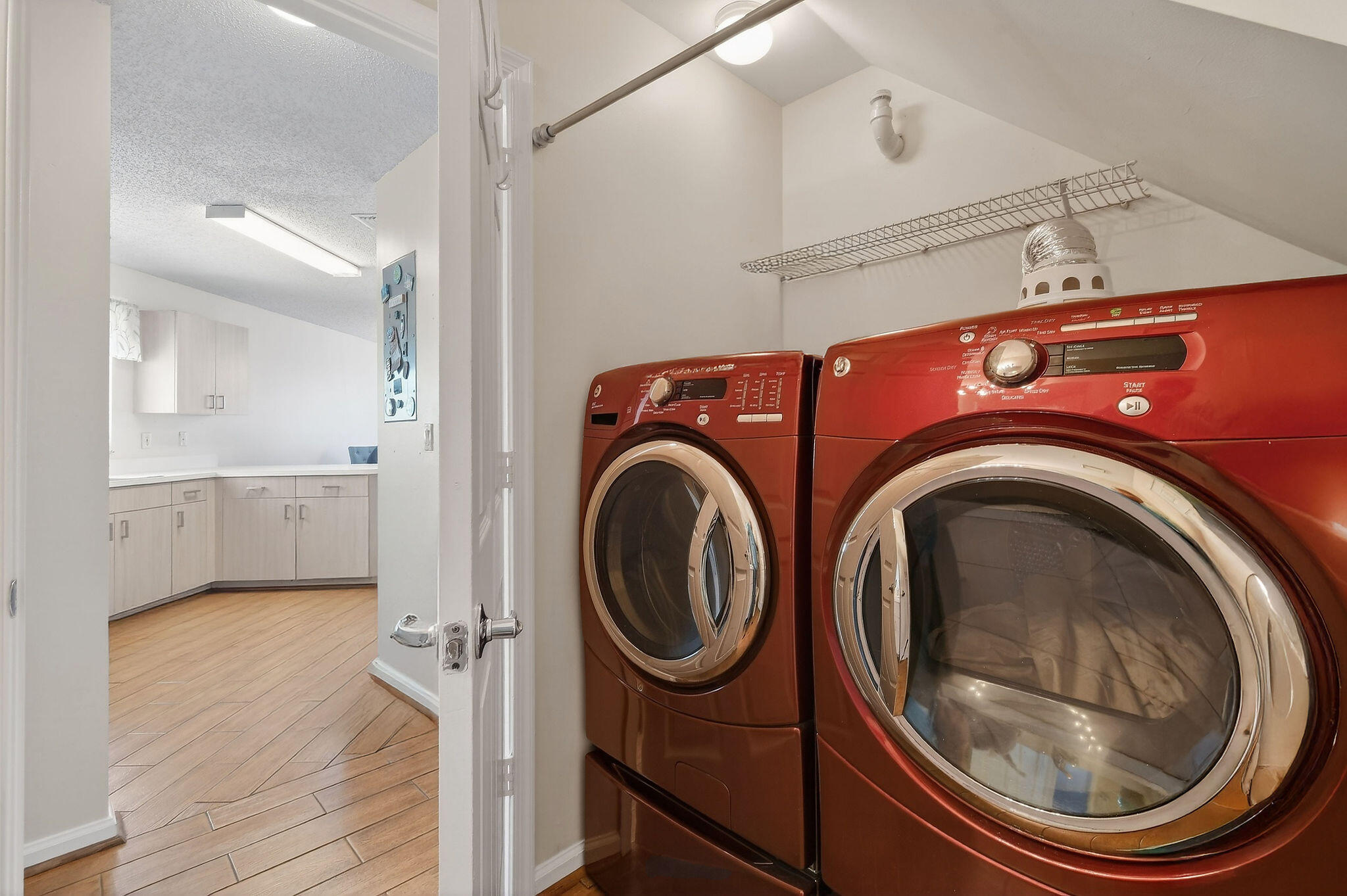 27-43-41~ TH PT OF NLY 662.08 FT OF WLY 374.41 FT - Residential