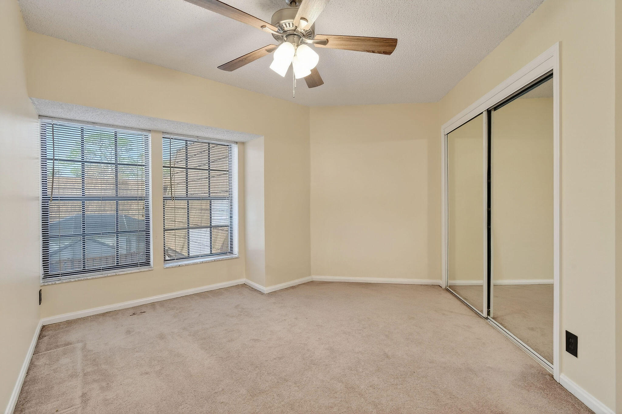 27-43-41~ TH PT OF NLY 662.08 FT OF WLY 374.41 FT - Residential