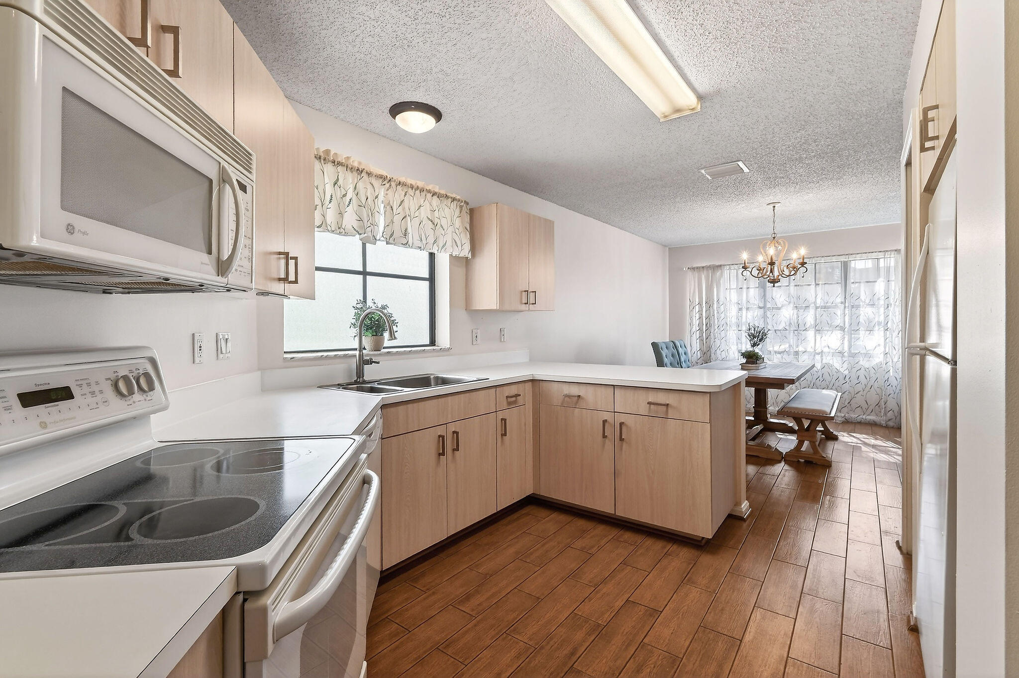 27-43-41~ TH PT OF NLY 662.08 FT OF WLY 374.41 FT - Residential