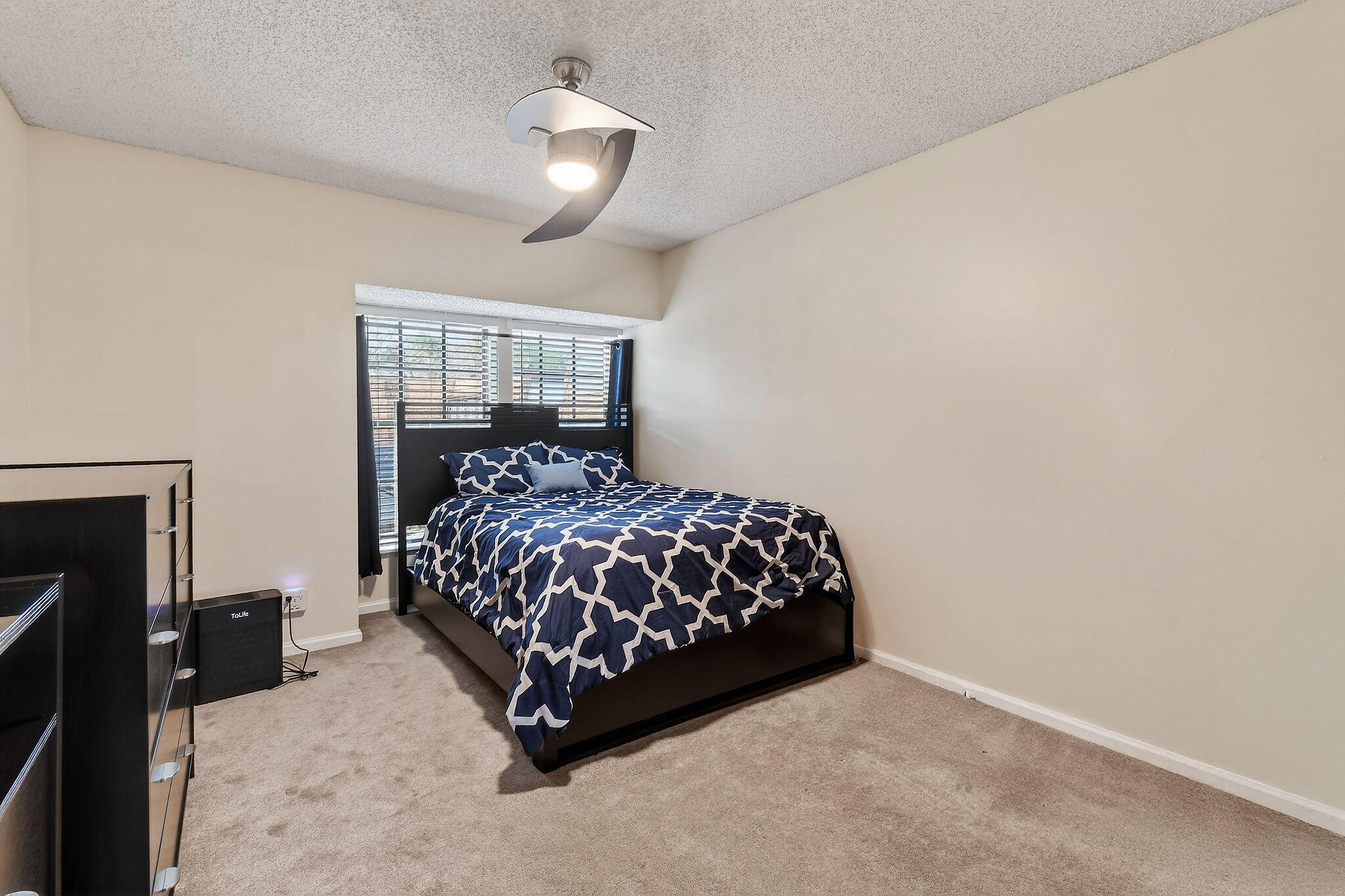 27-43-41~ TH PT OF NLY 662.08 FT OF WLY 374.41 FT - Residential