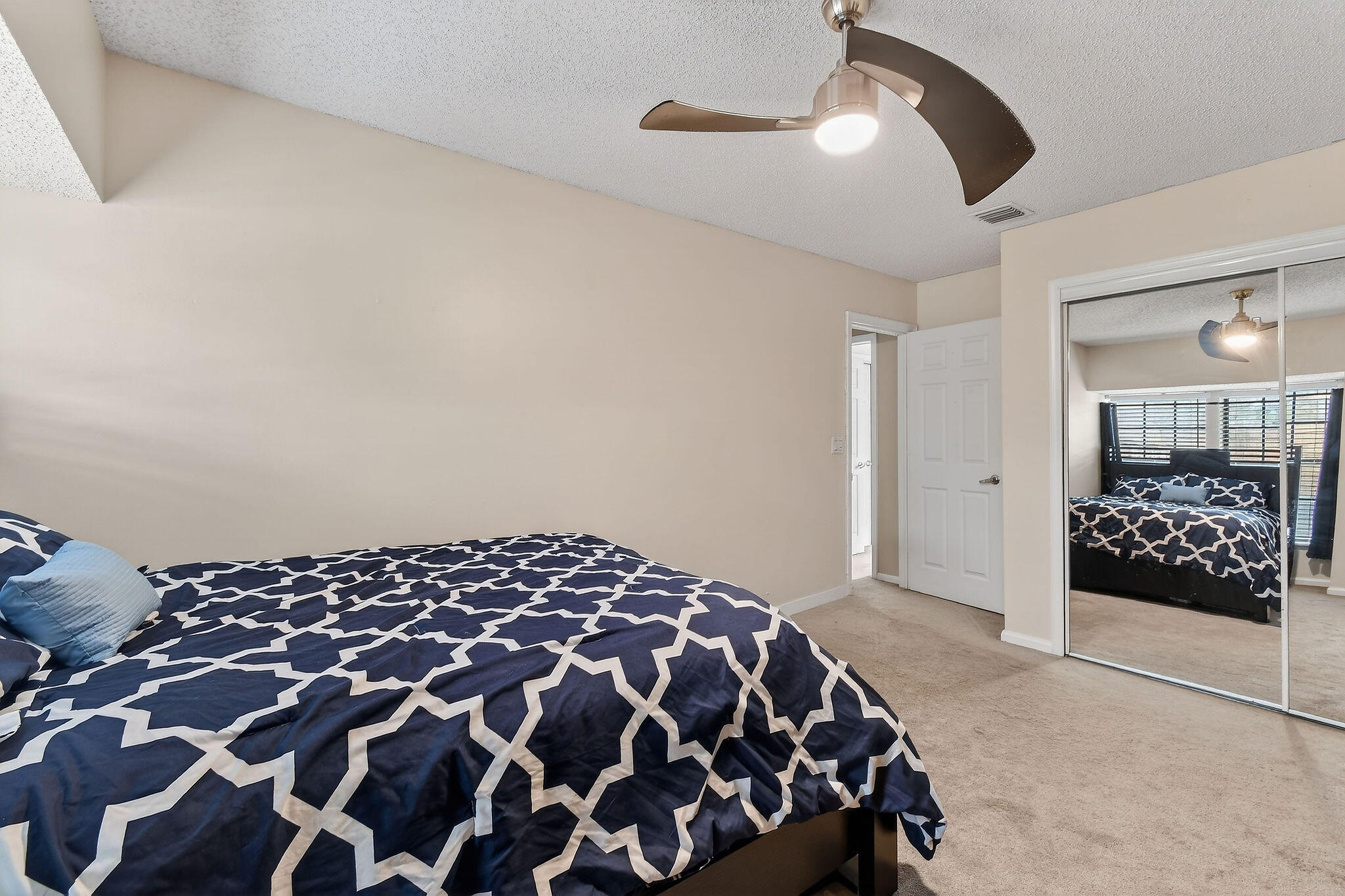 27-43-41~ TH PT OF NLY 662.08 FT OF WLY 374.41 FT - Residential