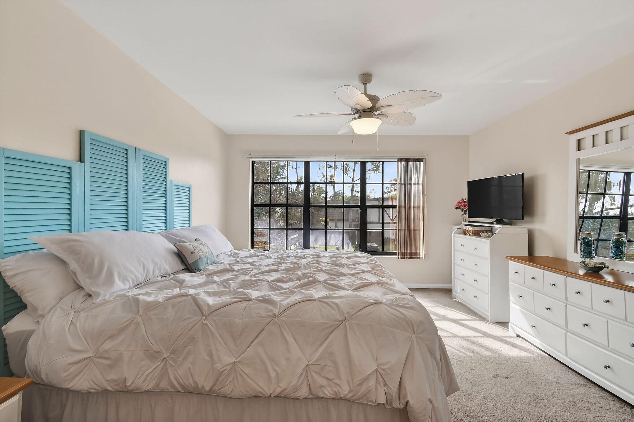 27-43-41~ TH PT OF NLY 662.08 FT OF WLY 374.41 FT - Residential