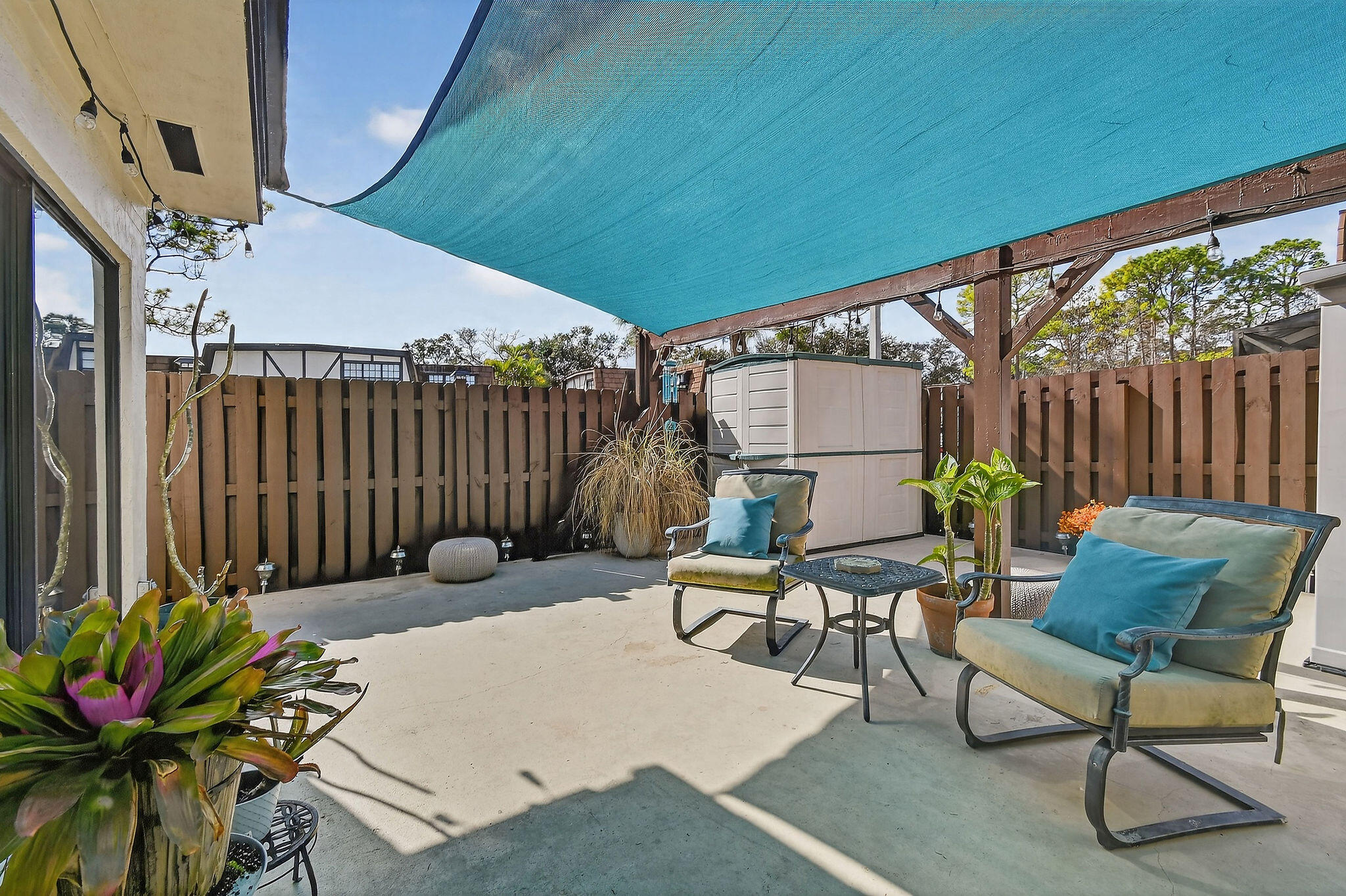 27-43-41~ TH PT OF NLY 662.08 FT OF WLY 374.41 FT - Residential