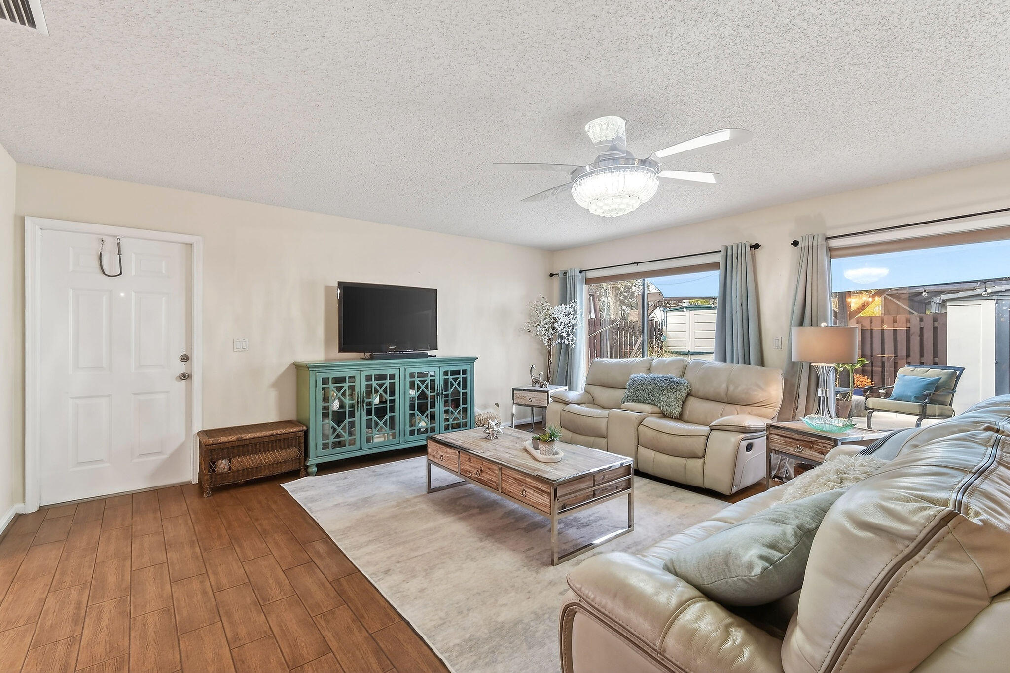 27-43-41~ TH PT OF NLY 662.08 FT OF WLY 374.41 FT - Residential