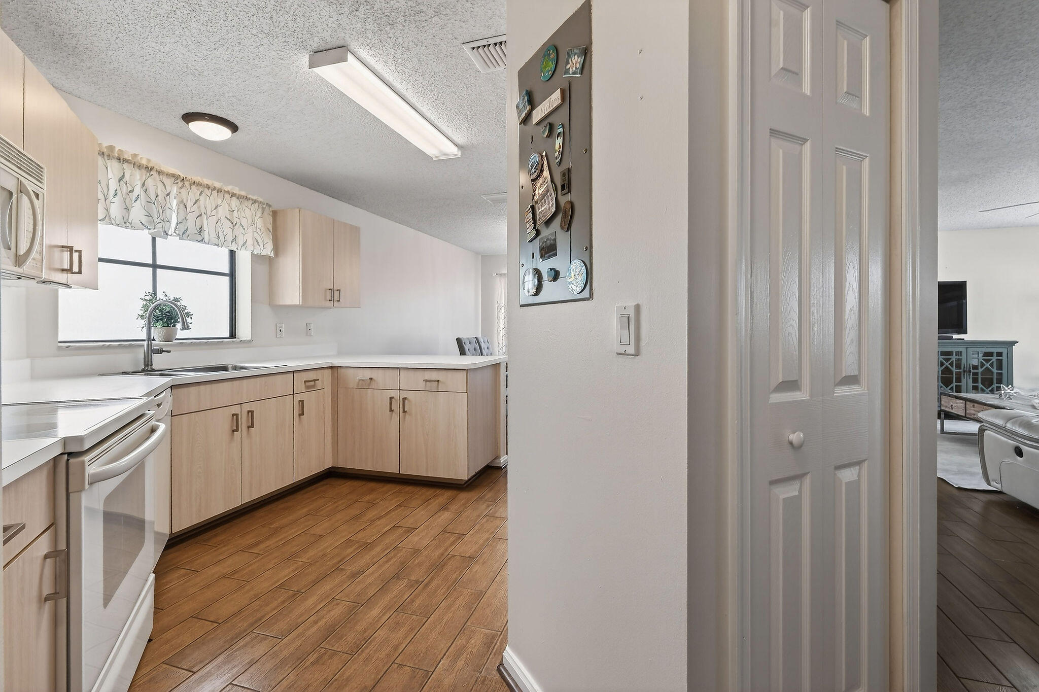 27-43-41~ TH PT OF NLY 662.08 FT OF WLY 374.41 FT - Residential