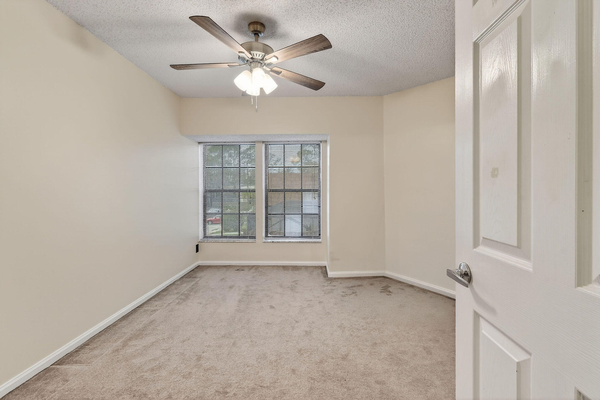 27-43-41~ TH PT OF NLY 662.08 FT OF WLY 374.41 FT - Residential