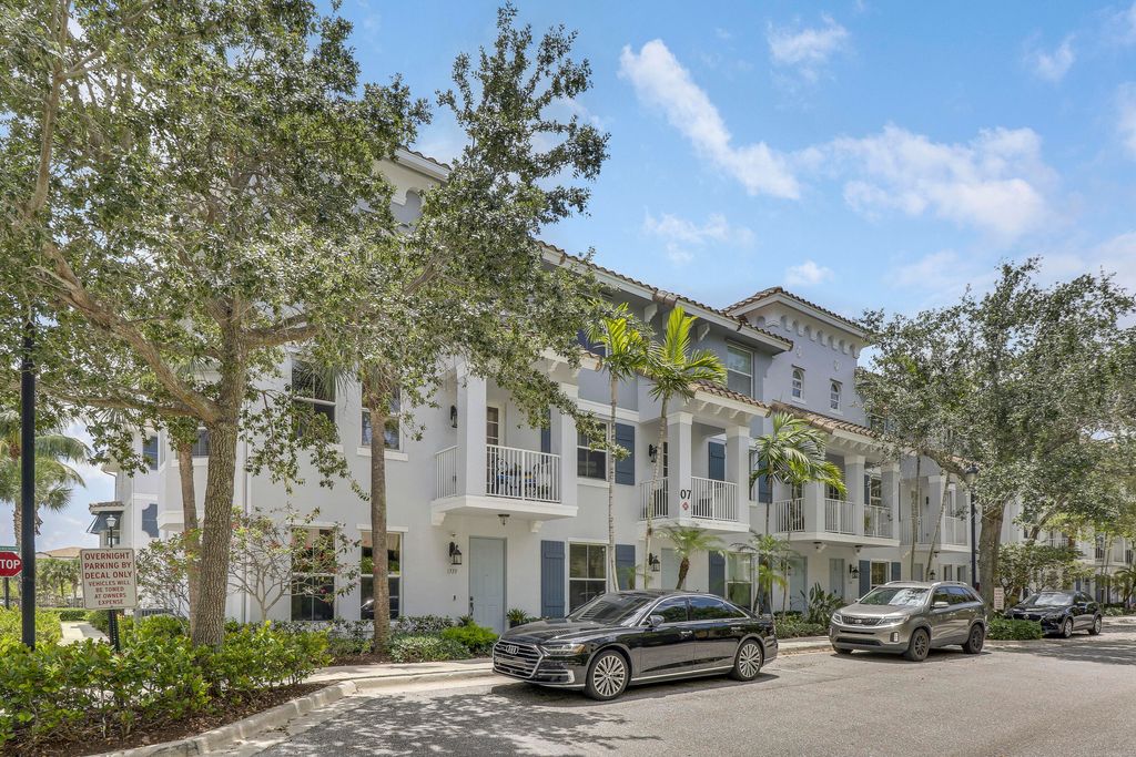 Photo of 1339 Piazza Delle Pallottole, Boynton Beach, FL 33426 (MLS # R10981313)