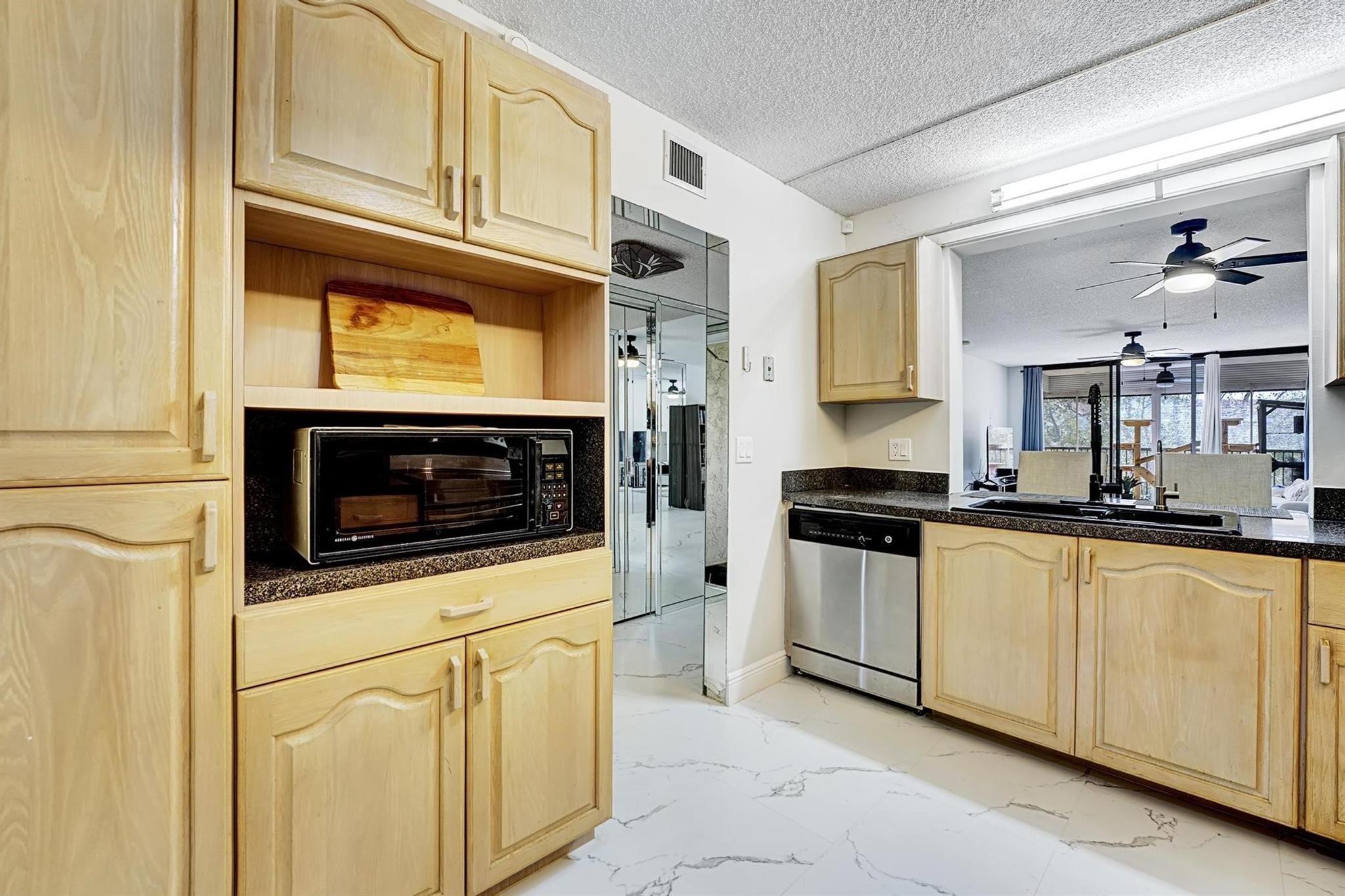 8592 W Sunrise Blvd 406
