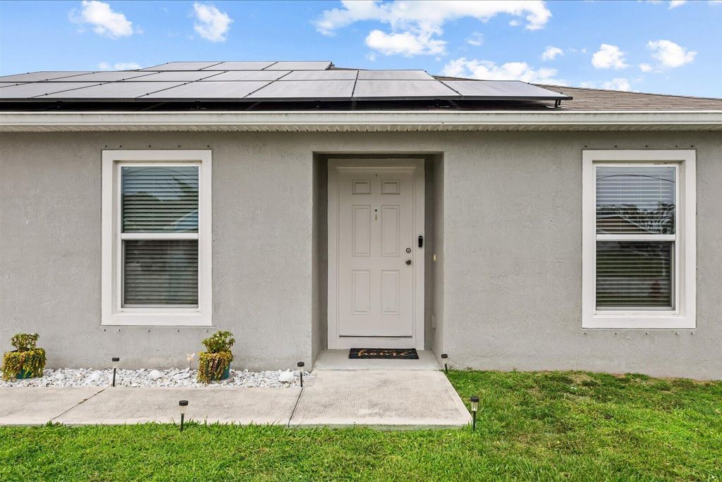 Photo of 2226 SE Heathwood Circle, Port Saint Lucie, FL 34952 (MLS # B26034595)