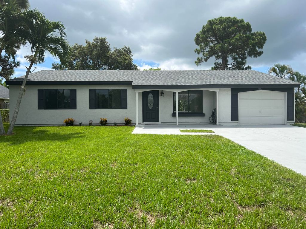 Photo of 1486 SE Oakmont Lane Ln, Port Saint Lucie, FL 34952 (MLS # R10817083)