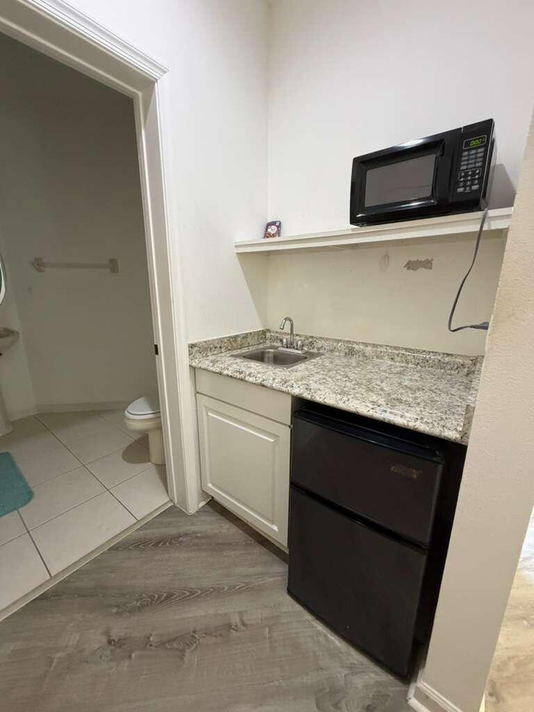 CASTLE PINES CONDOMINIUM - Residential Lease