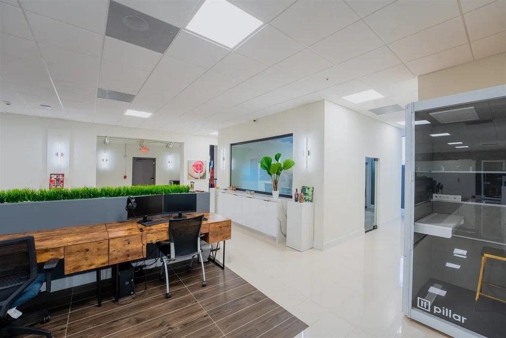 Photo of 325 SW 26th Street, Fort Lauderdale, FL 33315 (MLS # F10556402)