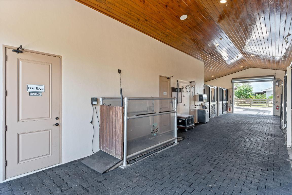 1561 Clydesdale Avenue