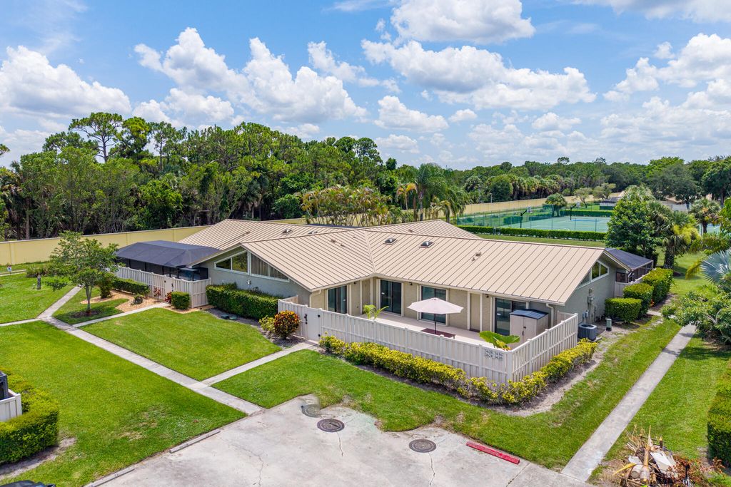 Photo of 5620 Eagle Lake Drive, Palm Beach Gardens, FL 33418 (MLS # B26046878)