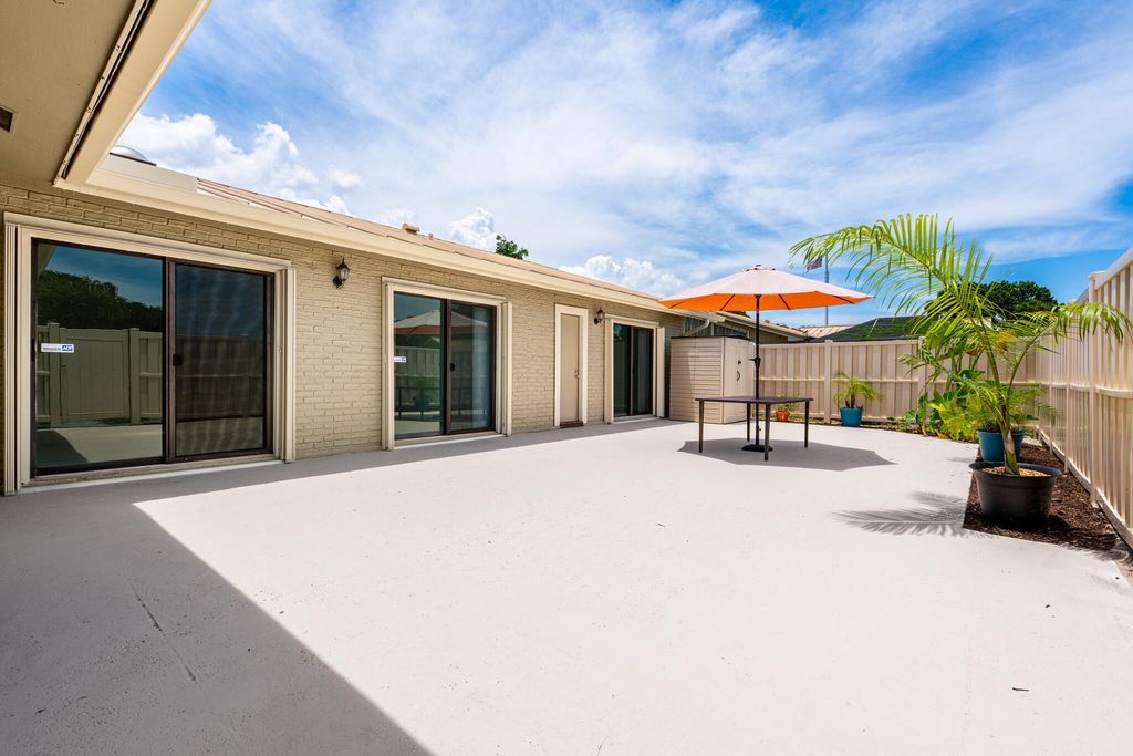 Photo of 5620 Eagle Lake Drive, Palm Beach Gardens, FL 33418 (MLS # B26046878)