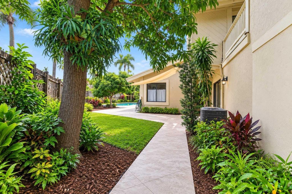 Photo of 7666 SIERRA Terrace W, Boca Raton, FL 33433 (MLS # B26073343)