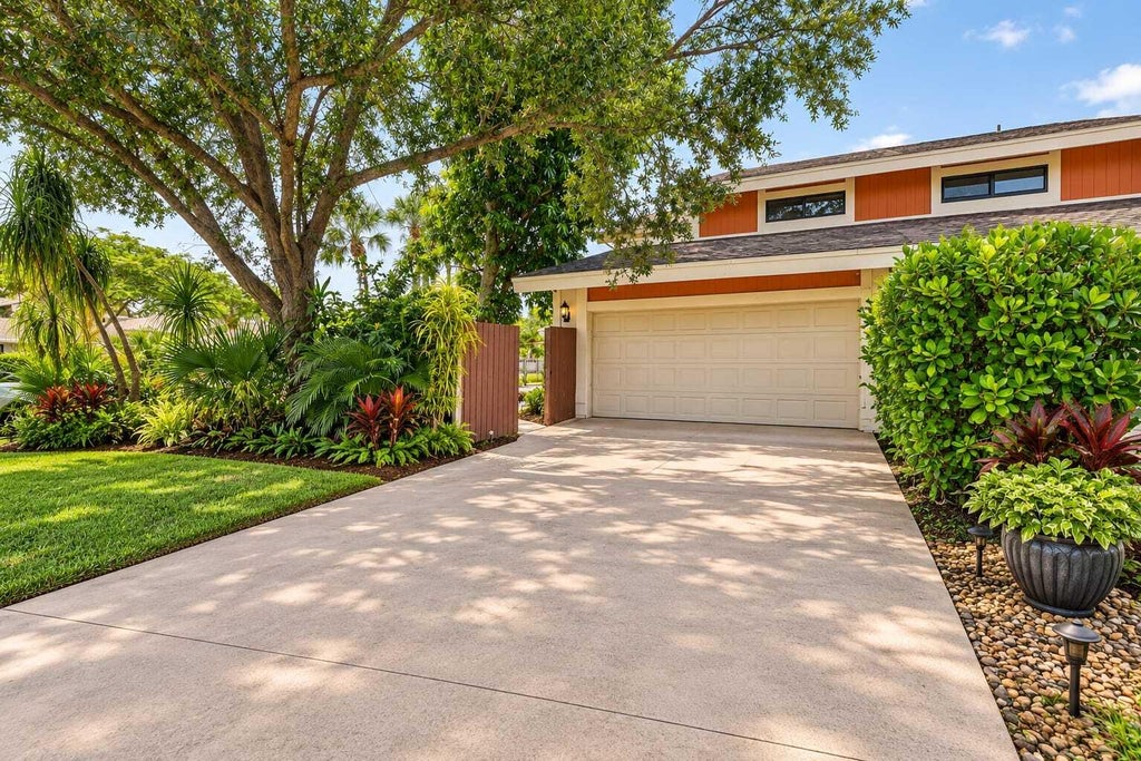 Photo of 7666 SIERRA Terrace W, Boca Raton, FL 33433 (MLS # B26073343)