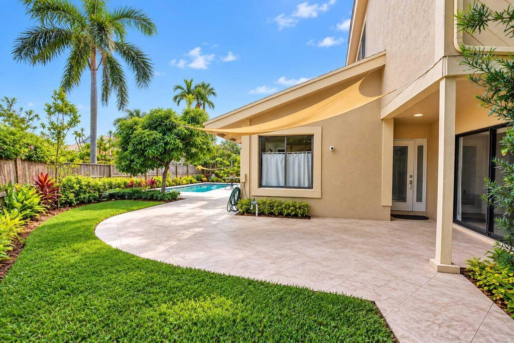 Photo of 7666 SIERRA Terrace W, Boca Raton, FL 33433 (MLS # B26073343)
