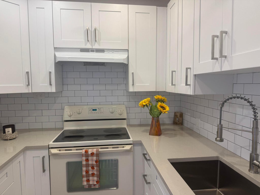 Photo of 629 FANSHAW O #629, Boca Raton, FL 33434 (MLS # B26076797)