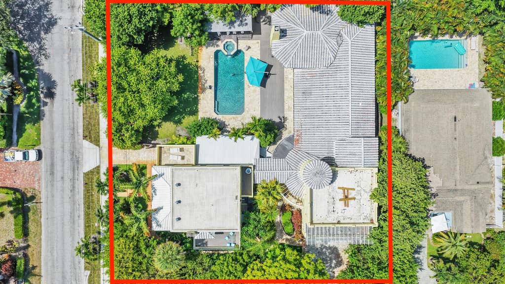 Photo of 1201 N Swinton Avenue, Delray Beach, FL 33444 (MLS # B26054428)