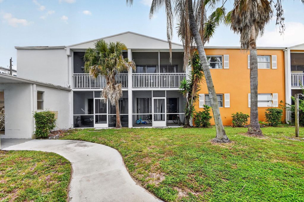 Photo of 1505 Crescent Circle #B24, Lake Park, FL 33403 (MLS # B26050500)