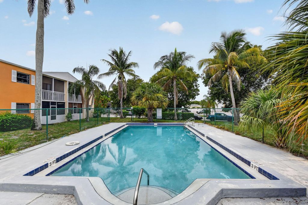 Photo of 1505 Crescent Circle #B24, Lake Park, FL 33403 (MLS # B26050500)