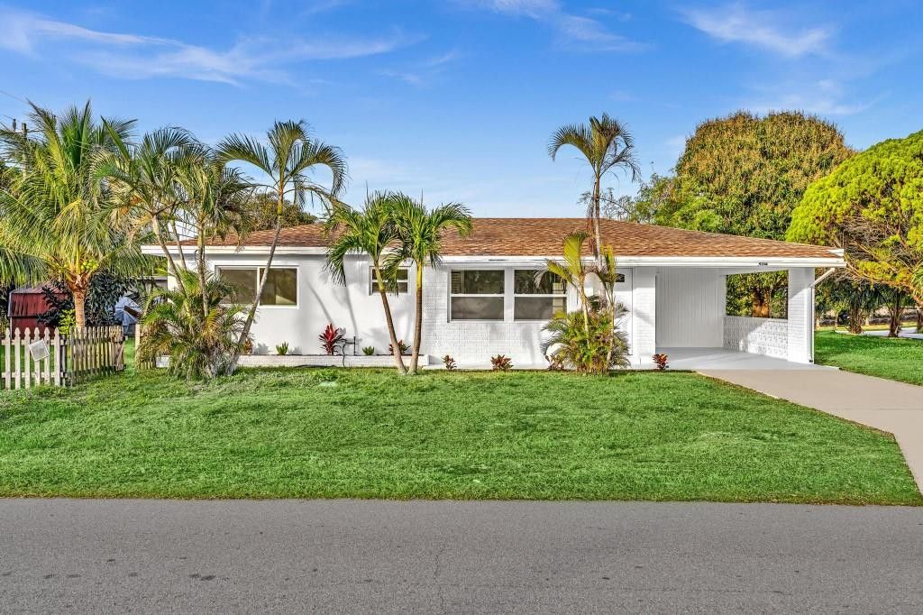 Photo of 304 SW 6th Avenue, Boynton Beach, FL 33435 (MLS # F10479038)