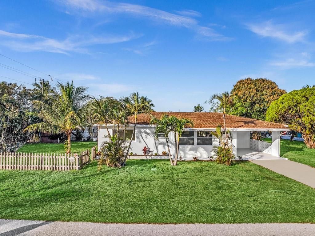 Photo of 304 SW 6th Avenue, Boynton Beach, FL 33435 (MLS # F10479038)