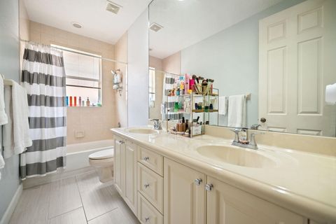 Tiny photo for 77 NW 108th Way, Plantation, FL 33324 (MLS # B26025184)