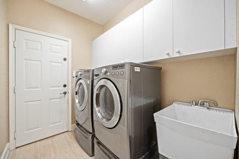 Tiny photo for 77 NW 108th Way, Plantation, FL 33324 (MLS # B26025184)
