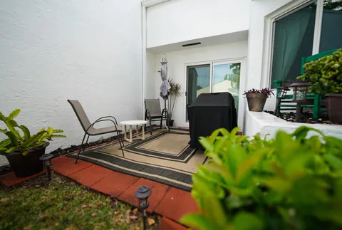 268 Sunshine Boulevard, Royal Palm Beach, FL MLS: R11049501