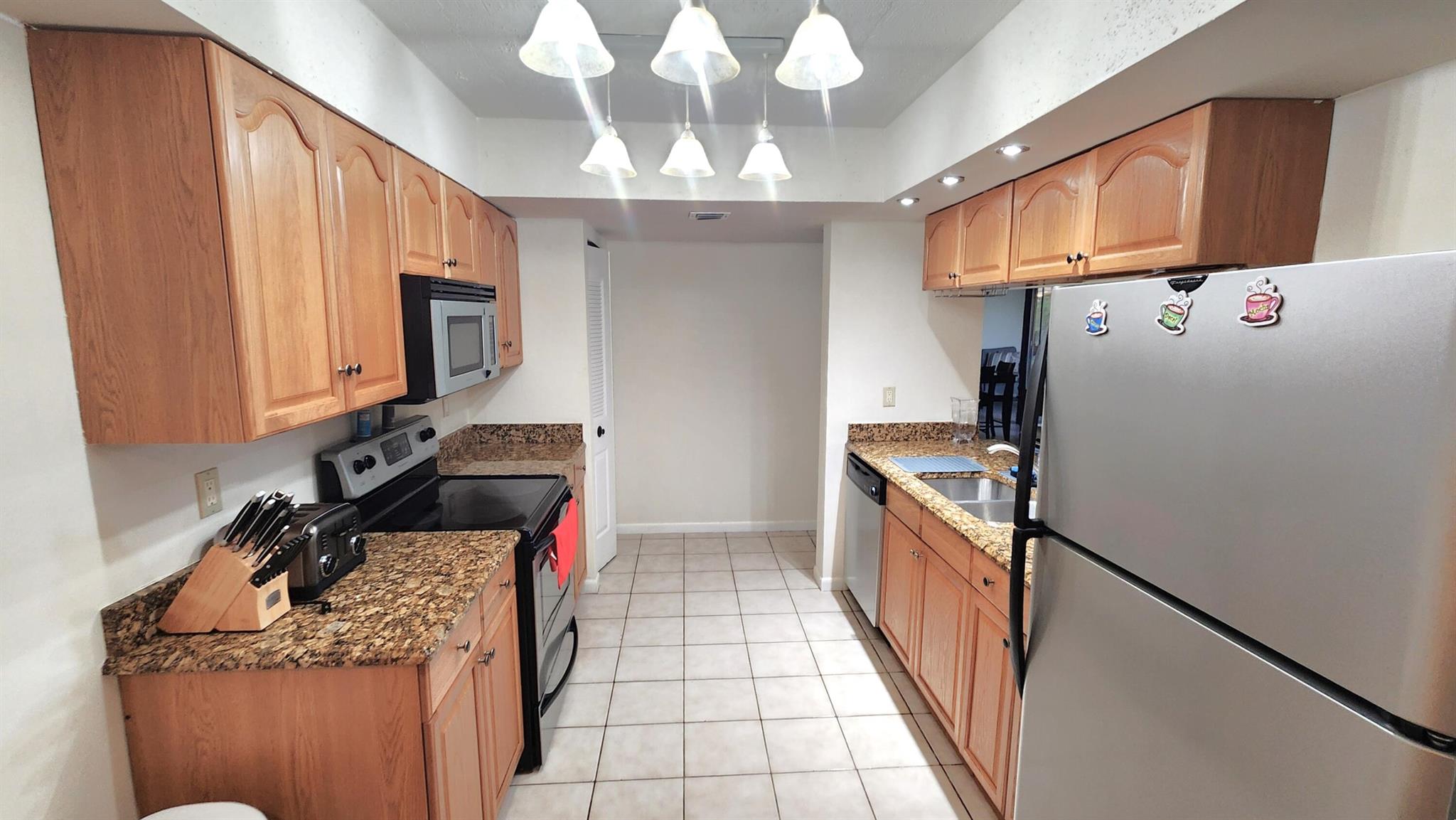 LAVERS DELRAY RACQUET CLU - Residential Lease