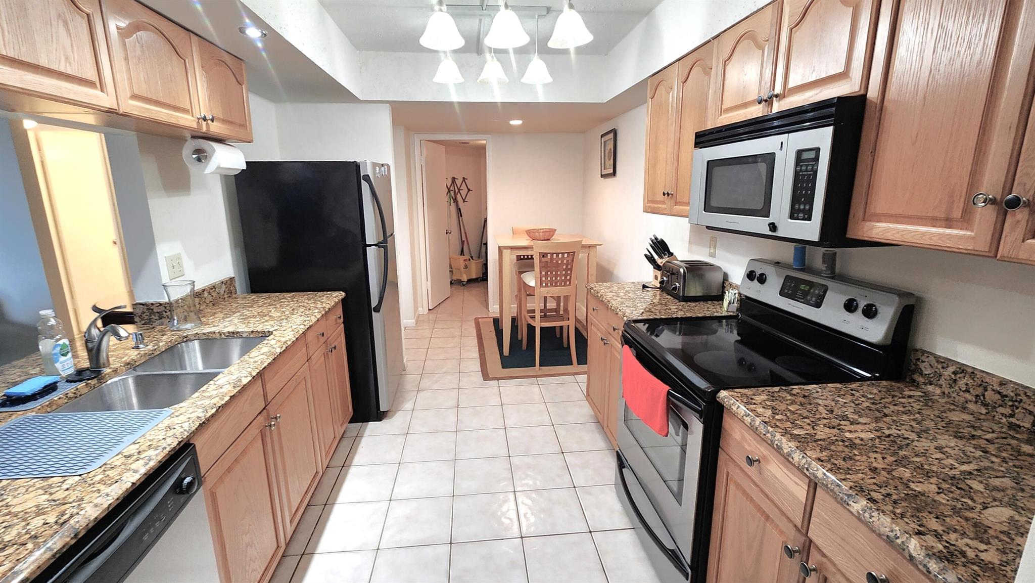 LAVERS DELRAY RACQUET CLU - Residential Lease