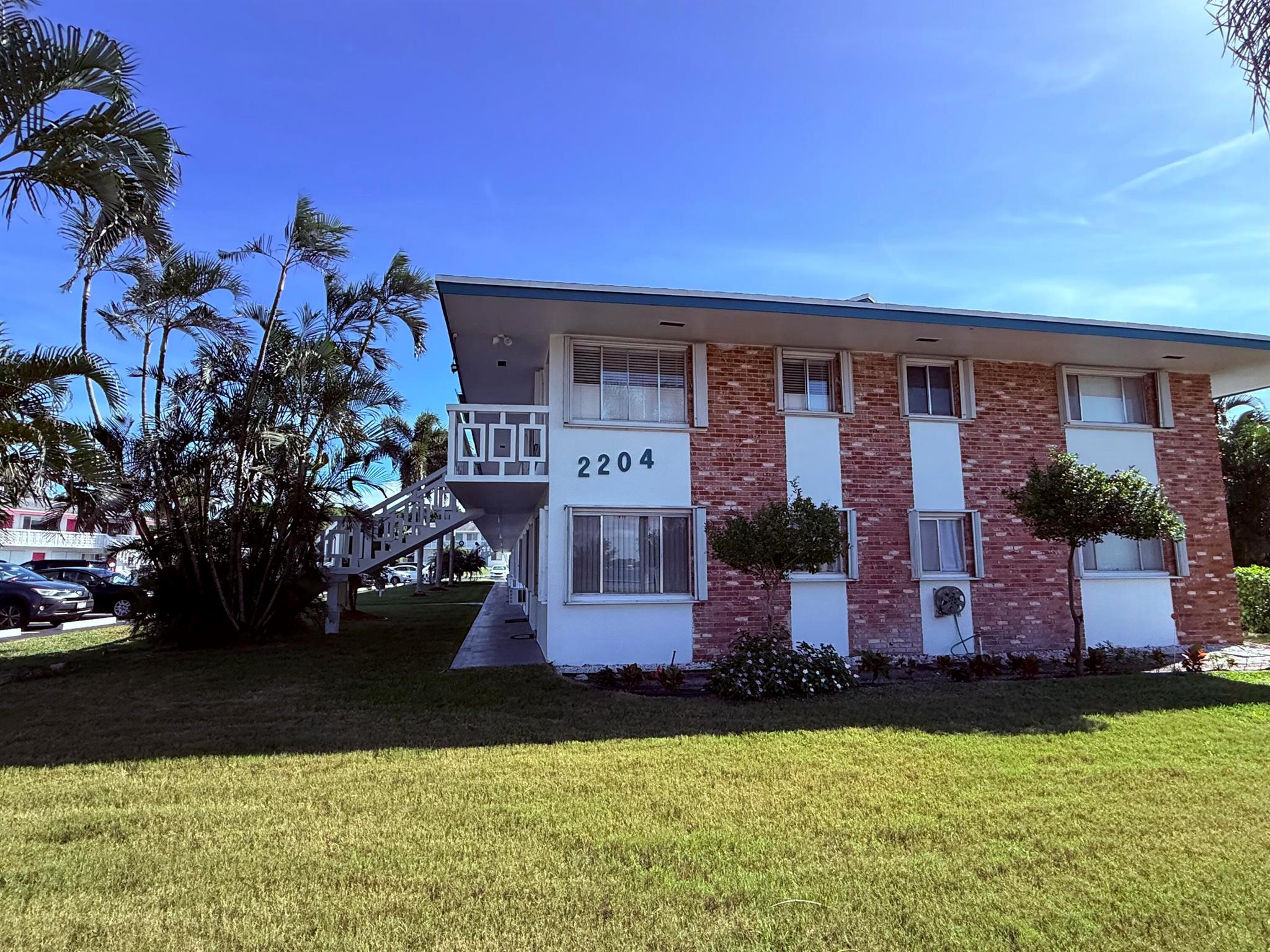 LAKESIDE POINT APT 6 COND - Residential