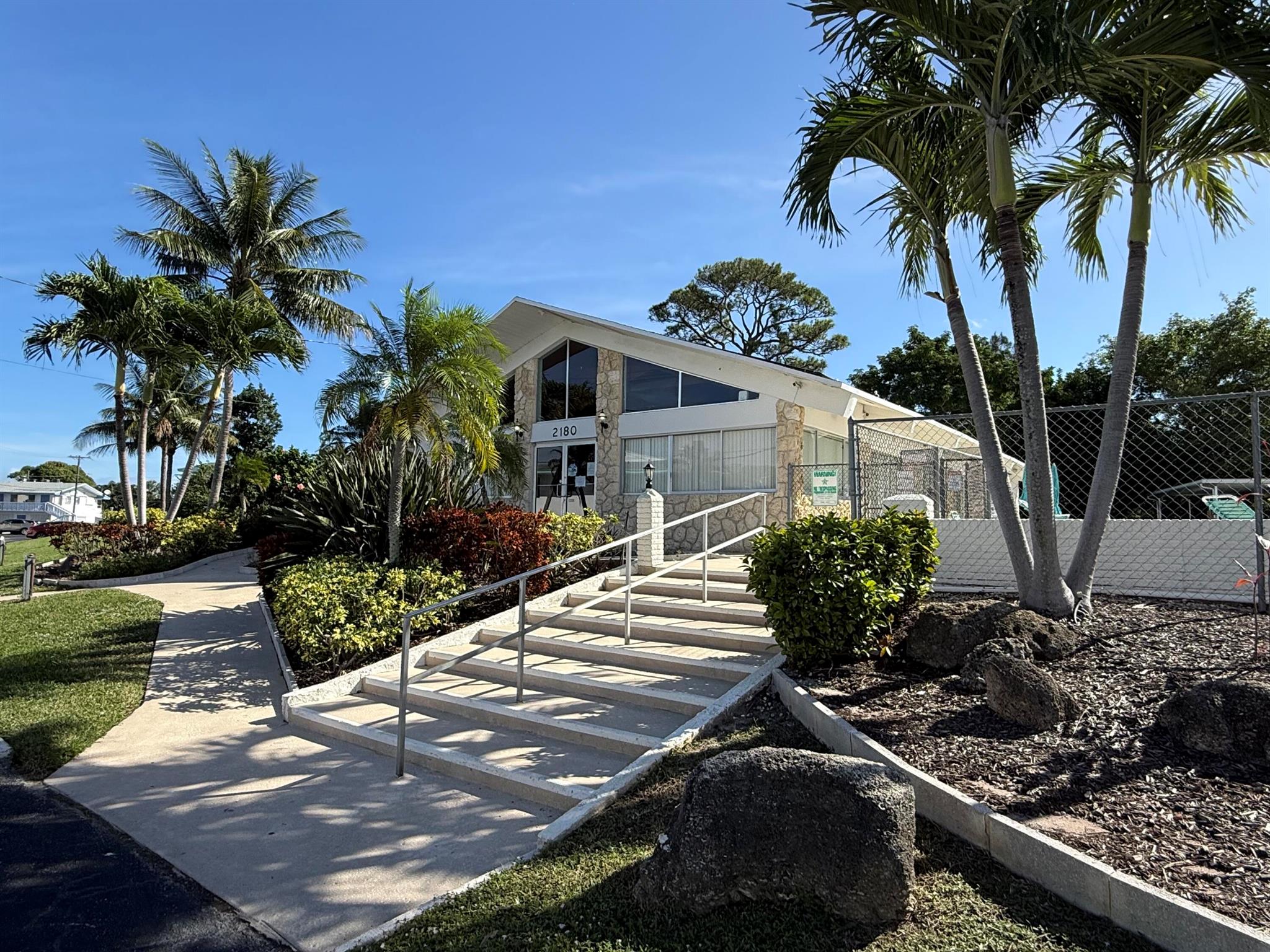 LAKESIDE POINT APT 6 COND - Residential