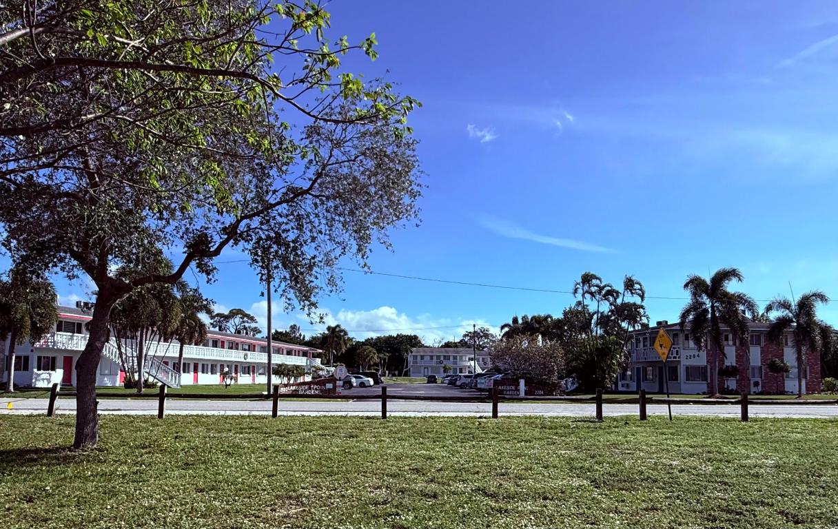 LAKESIDE POINT APT 6 CONDO - Residential