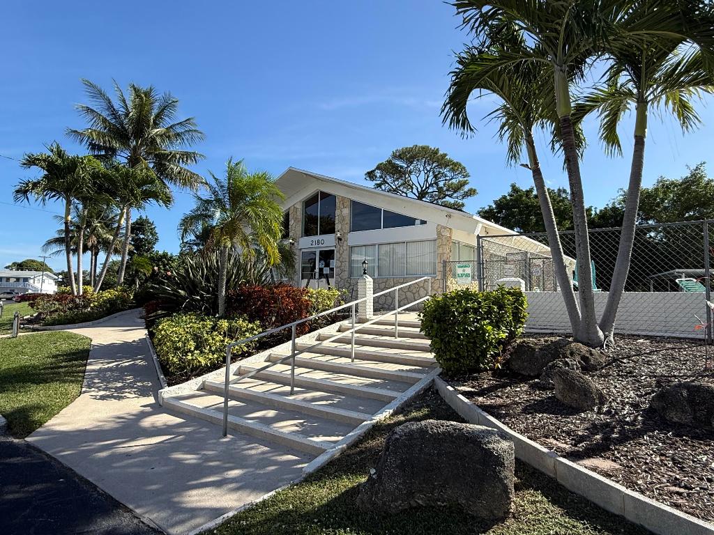 LAKESIDE POINT APT 6 CONDO - Residential