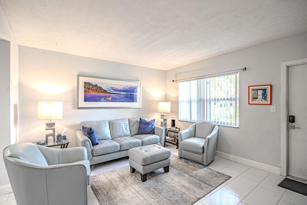 Photo of 660 Glouchester St #7, Boca Raton, FL 33487 (MLS # B26000591)