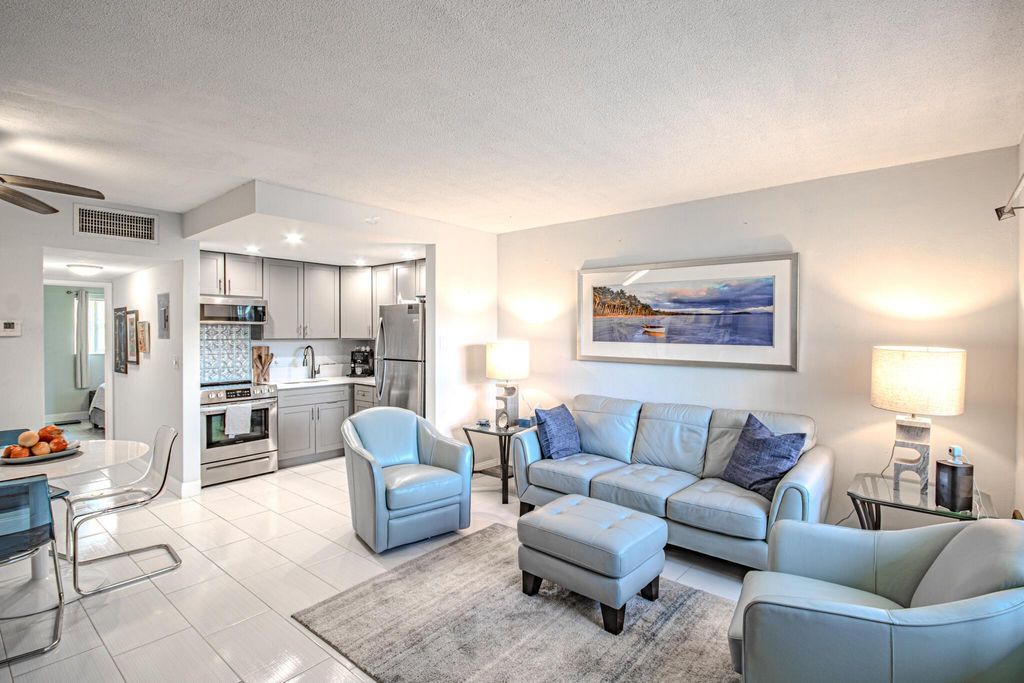 Photo of 660 Glouchester St #7, Boca Raton, FL 33487 (MLS # B26000591)